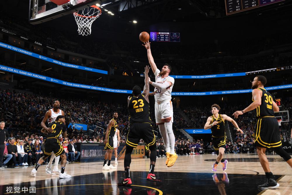 斯的亮相引 斯的亮相引